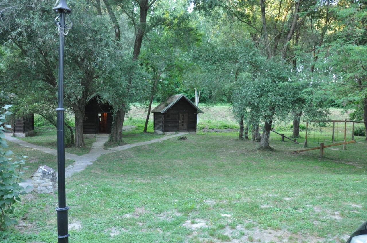 Chalets & Rooms Carda Sebesfok Bezdan Exteriör bild